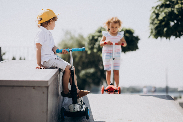 enfants vacances jouets trottinette