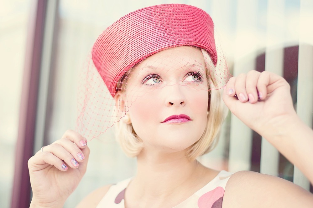 femme ancienne chapeau
