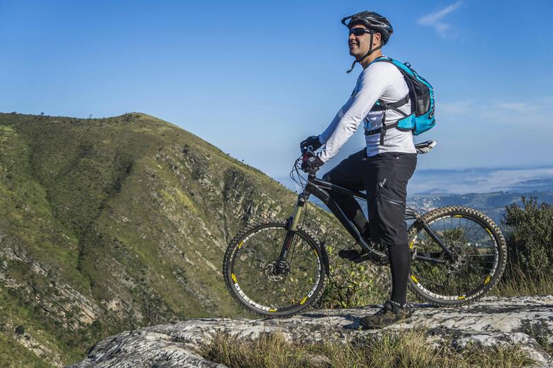 homme avec vélo